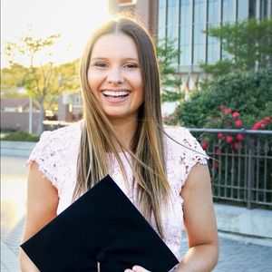 Meet your Posher, Nicole